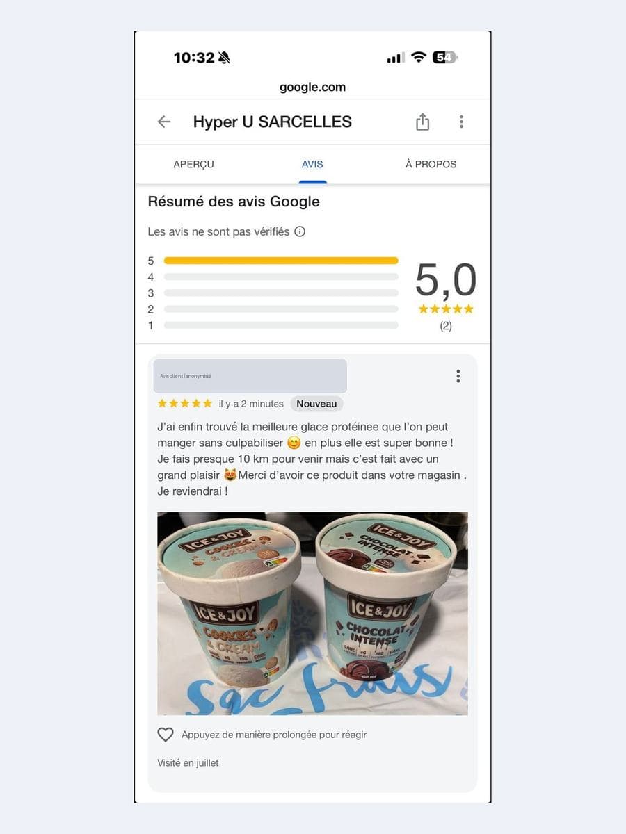 Capture d’un avis Google cinq étoiles, auteur anonymisé, laissé sur la fiche d’un hypermarché à propos des glaces Ice & Joy
